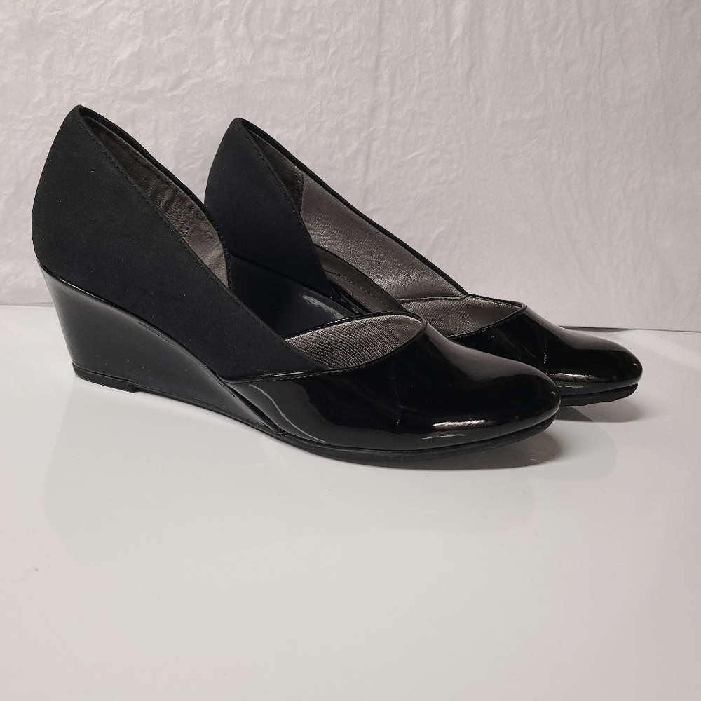 LifeStride Soft System black Wedges. Paten leather look on front and heels.